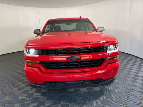 Used 2018 Chevrolet Silverado 1500 Custom w/ Custom Convenience Package RWD image 3