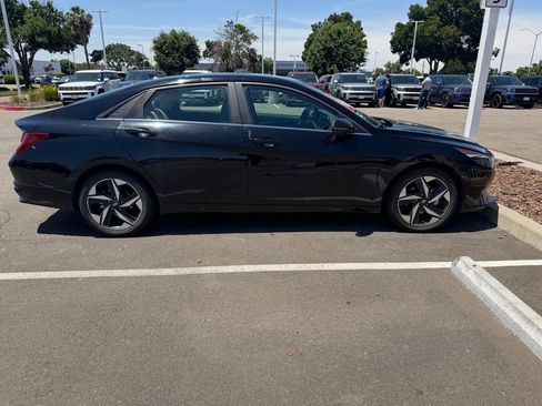 Used 2023 Hyundai Elantra Limited FWD image 4