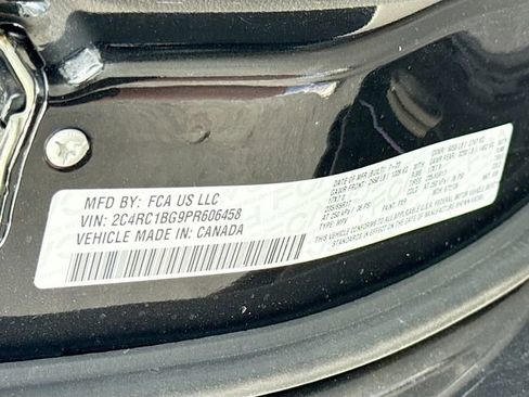 Used 2023 Chrysler Pacifica Touring-L FWD image 32