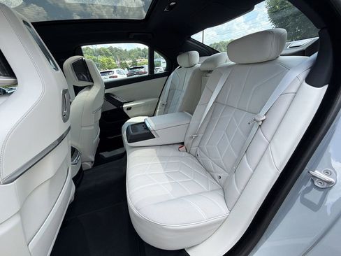 Certified 2025 BMW 740i xDrive AWD/4WD image 28