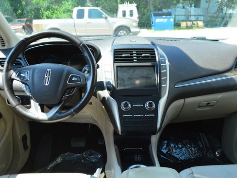 Used 2019 Lincoln MKC Reserve AWD/4WD image 17