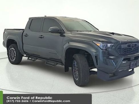 Used 2024 Toyota Tacoma TRD Sport w/ TRD Sport Premium Package AWD/4WD image 8