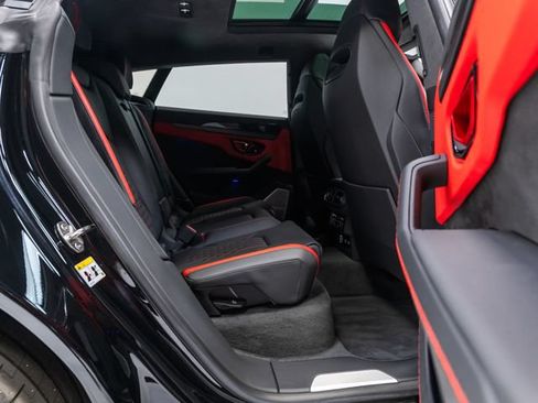 Used 2025 Lamborghini Urus SE AWD/4WD image 46