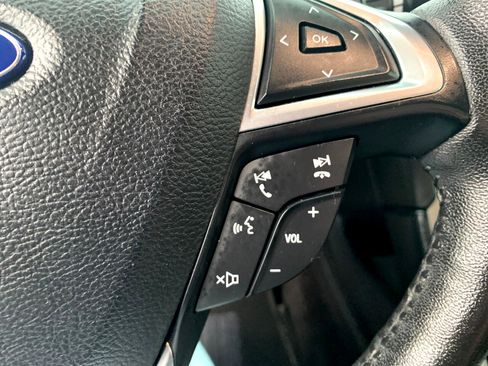 Used 2017 Ford Fusion SE w/ Fusion SE Technology Package image 17