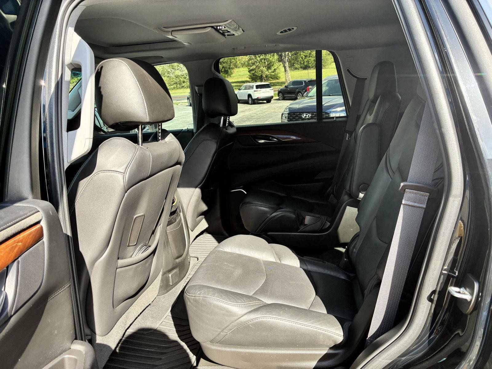 Used 2017 Cadillac Escalade Premium Luxury AWD/4WD image 11