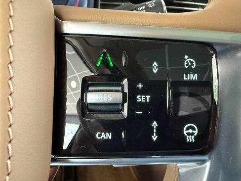 New 2026 Land Rover Range Rover SV AWD/4WD image 41