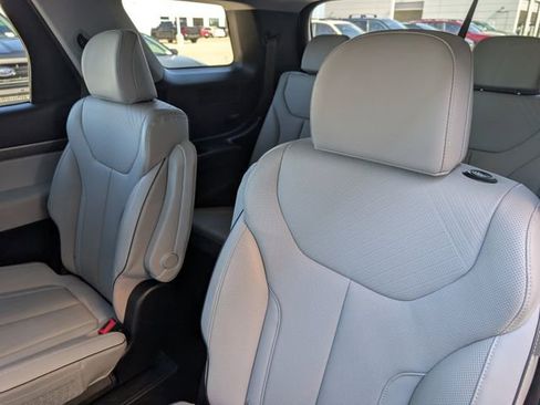 Used 2025 Hyundai Palisade SEL FWD image 28