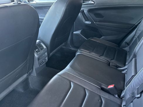 Used 2018 Volkswagen Tiguan SEL Premium AWD/4WD image 12