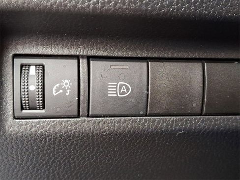 Used 2020 Toyota RAV4 XLE image 26