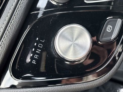 Used 2024 Chrysler Pacifica Touring-L w/ S Appearance Package image 21