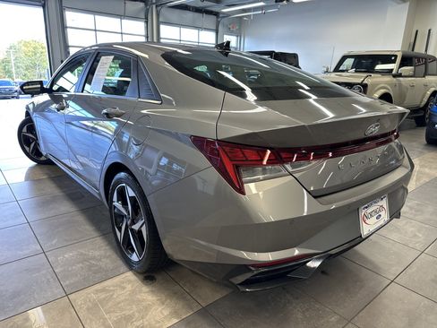 Used 2021 Hyundai Elantra Limited image 14