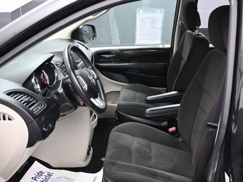 Used 2017 Dodge Grand Caravan SE w/ Power Window Group image 16