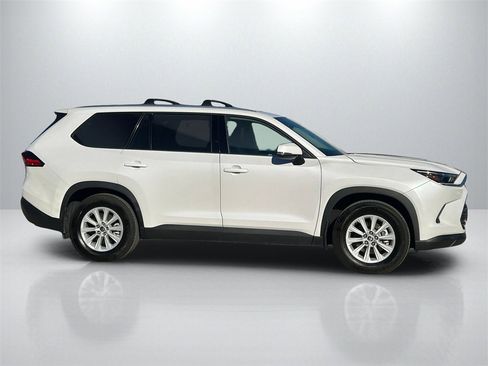 Used 2024 Toyota Grand Highlander XLE image 4