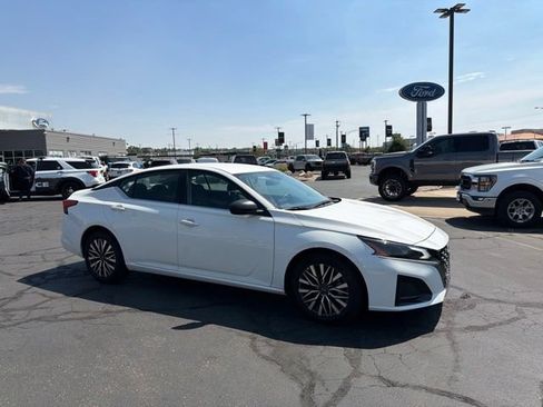 Used 2026 Nissan Altima 2.5 SV FWD image 3