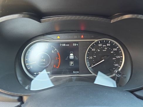 New 2025 Nissan Versa SR w/ Trunk Package image 18