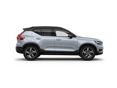 Certified 2022 Volvo XC40 T4 R-Design w/ Advanced Package
