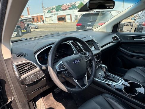 Used 2018 Ford Edge Titanium w/ Equipment Group 302A AWD/4WD image 18