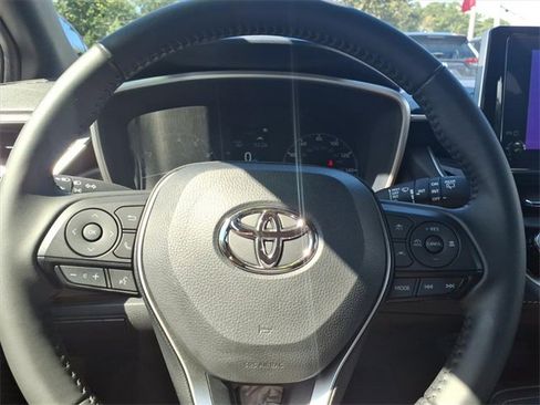 Used 2025 Toyota Corolla SE image 20