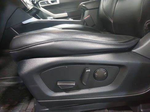 Used 2023 Ford Explorer XLT w/ Equipment Group 202A AWD/4WD image 32