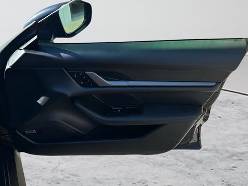 Used 2022 Porsche Taycan image 22