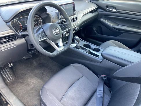 Used 2025 Nissan Altima 2.5 SV FWD image 6