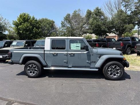 New 2026 Jeep Gladiator Sport AWD/4WD image 2