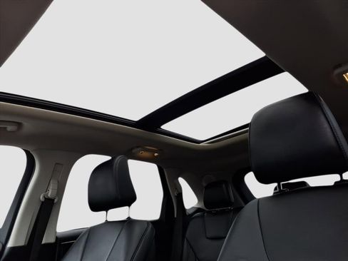 Used 2022 Ford Edge Titanium image 11