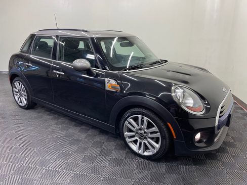 Used 2017 MINI Cooper 4-Door Hardtop image 10