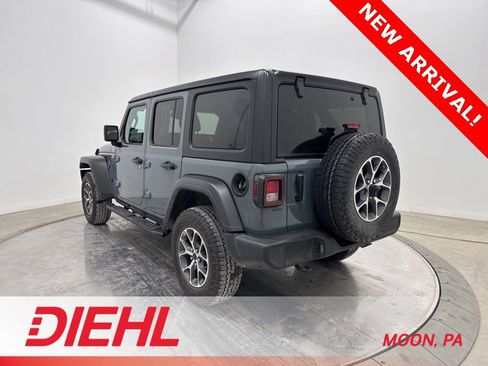 Used 2024 Jeep Wrangler Sport S image 5