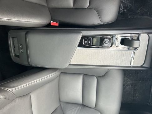 Used 2025 Volvo XC60 B5 Plus AWD/4WD image 26