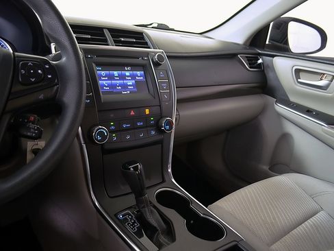 Used 2016 Toyota Camry LE FWD image 30