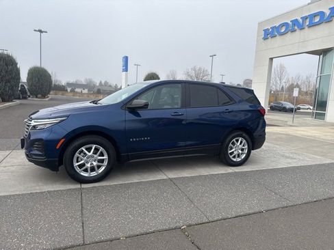 Used 2022 Chevrolet Equinox LS w/ LS Convenience Package image 12