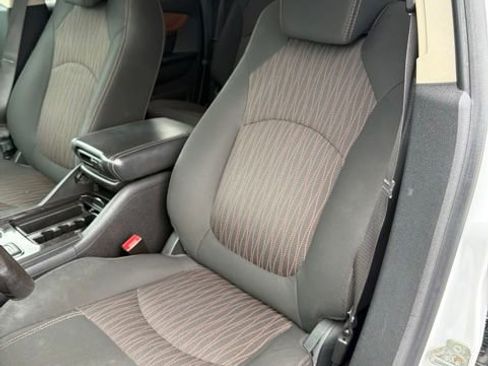 Used 2017 Chevrolet Traverse LT w/ Style and Technology Package FWD image 8