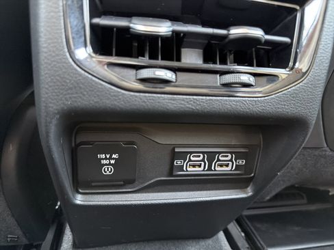 Used 2022 Jeep Grand Cherokee Laredo w/ Luxury Tech Group I AWD/4WD image 12