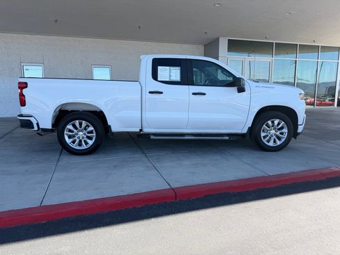 Used 2021 Chevrolet Silverado 1500 Custom w/ Safety Confidence Package image 2