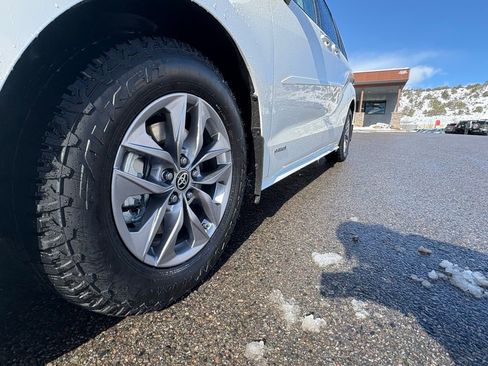 Used 2021 Toyota Sienna XLE image 13