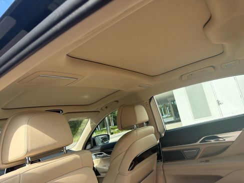 Used 2019 BMW 750i w/ Executive Package RWD image 8