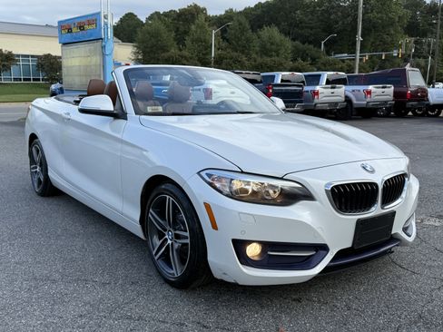 Used 2017 BMW 230i xDrive Convertible image 4