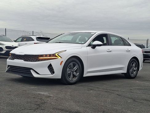 Used 2022 Kia K5 LXS image 3