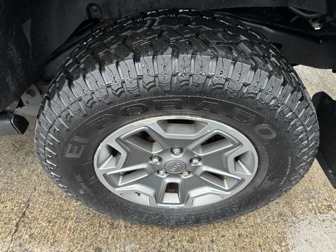 Used 2014 Jeep Wrangler Unlimited Rubicon w/ Connectivity Group image 18