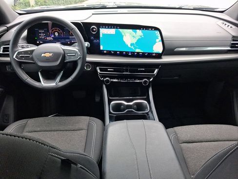 Used 2025 Chevrolet Traverse LT FWD image 9