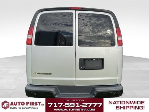 Used 2018 Chevrolet Express 2500 w/ Driver Convenience Package RWD image 3