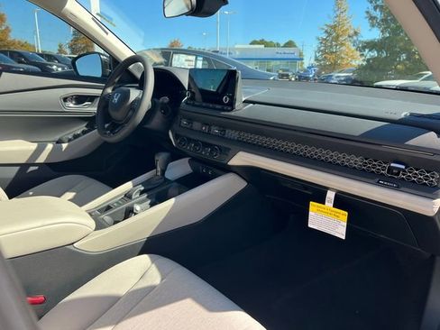 New 2025 Honda Accord SE image 33
