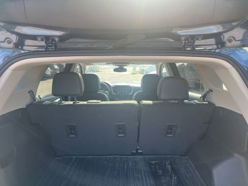 Used 2024 GMC Terrain Denali w/ Denali Premium Package AWD/4WD image 9