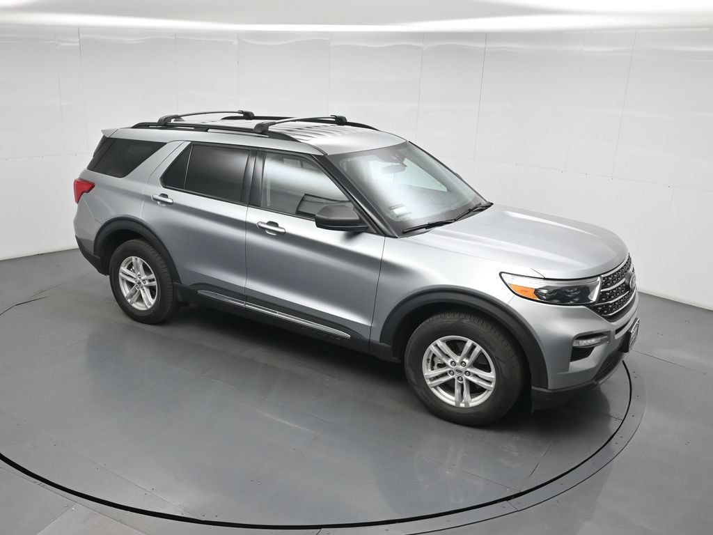 Used 2024 Ford Explorer XLT w/ Equipment Group 202A AWD/4WD image 39