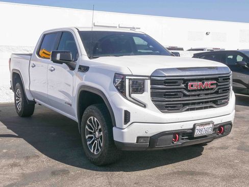 Used 2023 GMC Sierra 1500 AT4 w/ AT4 Premium Package AWD/4WD image 3