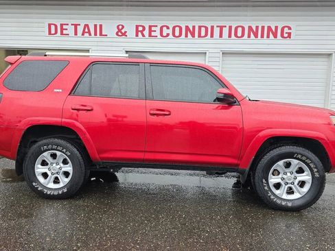 Used 2020 Toyota 4Runner SR5 image 2
