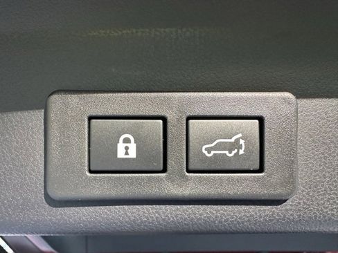 Used 2024 Subaru Ascent Premium w/ Convenience Package image 24