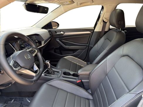 Used 2024 Volkswagen Jetta SE w/ Panoramic Sunroof Package FWD image 10