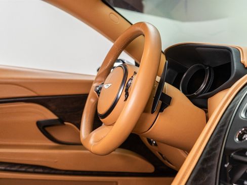 Used 2017 Aston Martin DB11 V12 RWD image 65